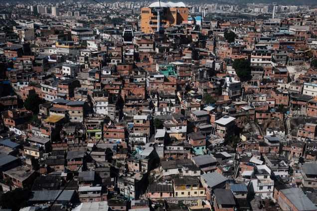 Vista geral do complexo de favelas do Alemão no Rio de Janeiro - 08/04/2015