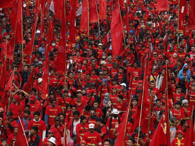 Em Jacarta, capital da Indonésia, trabalhadores fazem passeata no Dia do Trabalho