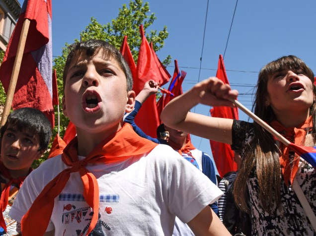 Crianças durante o Dia do Trabalho na Armênia