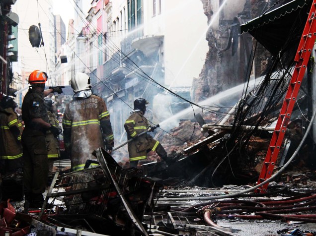 Incêndio atingiu uma loja na Saara, comércio popular do Centro do Rio de Janeiro (RJ), na manhã desta quinta-feira (7). Segundo o Corpo de Bombeiros, o fogo começou em uma loja de roupas infantis e se alastrou para outras duas lojas vizinhas