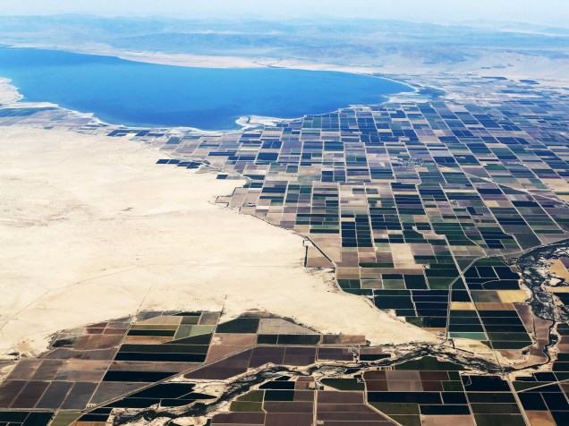 Vista aérea de terras cultivadas na região do Mar Salton, na Califórnia. O estado passa por uma de suas maiores secas - 01/06/2015