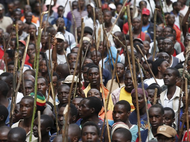 Manifestantes protestam contra o Presidente do Burundi Pierre Nkurunziza, que tem a intenção de concorrer a um terceiro mandato, o que a oposição classifica como inconstitucional - 03/06/2015