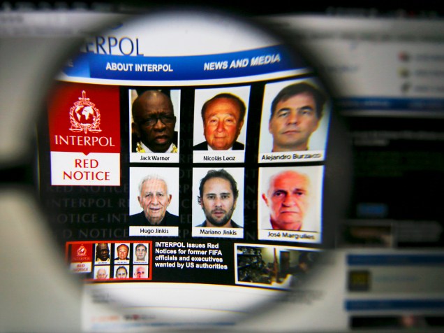 Interpol inclui na lista de procurados ex-dirigentes da Fifa e empresários, acusados de corrupção no futebol - 03/06/2015