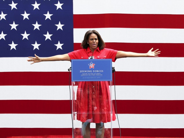 A primeira dama dos Estados Unidos, Michelle Obama, gesticula enquanto discursa durante visita a Vicenza, Itália - 19/06/2015