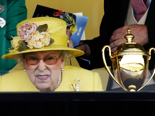 Rainha Elizabeth 2ª é fotografada durante a corrida de cavalo do Royal Ascot, a oeste de Londres, no Reino Unido, nesta sexta-feira (19)