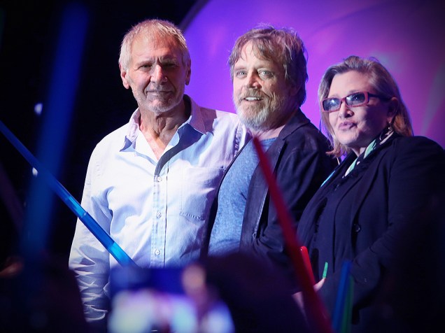 Carrie Fisher, Mark Hamill e Harrison Ford no painel de Star Wars, na Comic-Con 2015