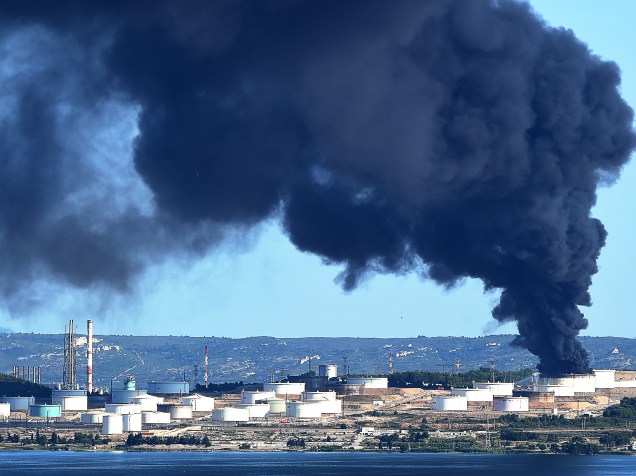 Perto de Marselha, no sul da França, explosões provocaram incêndio em uma indústria petroquímica. De acordo com a polícia, ninguém ficou ferido