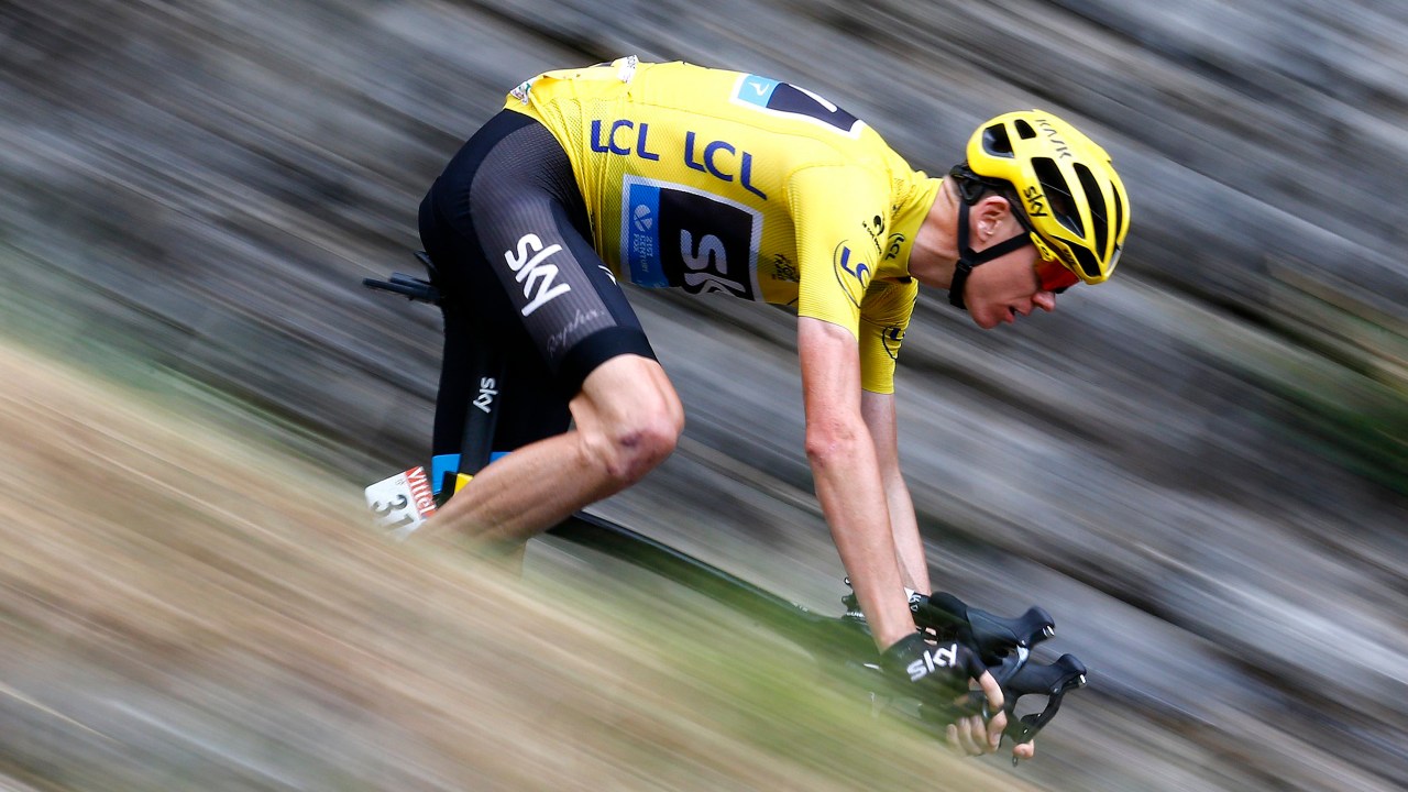 O britânico Chris Froome disputa o 12º estágio do Tour de France, nos montes Pirineus, França - 16/07/2015