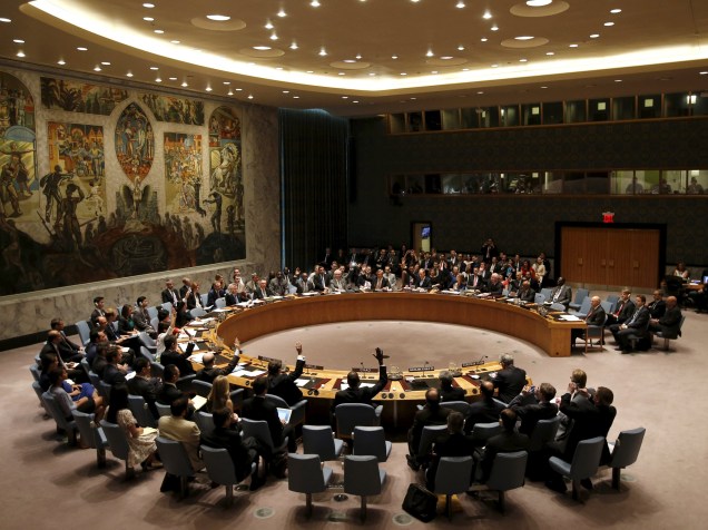 Conselho de Segurança das Nações Unidas vota para aprovar resolução que freia o programa nuclear do Irã em troca de alívio nas sanções que estavam impostas ao país, no quartel das Nações Unidas, em Nova York - 20/07/2015