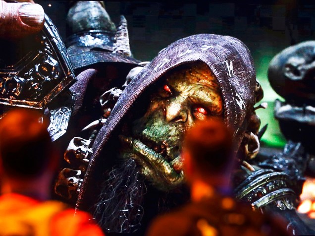 Visitantes assistem ao trailer de World of Warcraft em um telão da feira Gamescom 2015 na Colônia, Alemanha. A Gamescom, maior feira de video games da Europa, começou nesta quarta-feira e acontece até o próximo domingo (9) - 05/08/2015