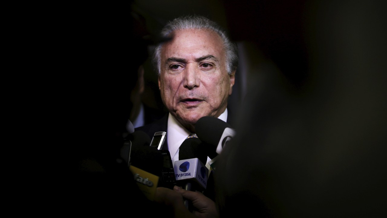 Vice-presidente da República, Michel Temer, fala a jornalistas em Brasília - 06/08/2015
