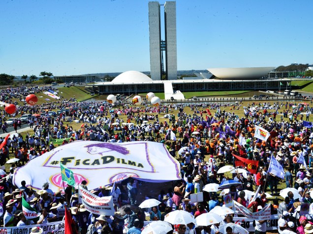 Trabalhadoras rurais realizam na manhã desta quarta-feira (12) uma passeata entre o Estádio Mané Garrincha e o Congresso Nacional, em Brasília (DF), em protesto por mais educação e mais políticas públicas para o campo. A manifestação, conhecida como Marcha das Margaridas, ocorre de quatro em quatro anos