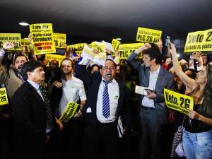 Servidores do Judiciário fazem manifestação no Salão Azul do Senado Federal contra o veto da presidente Dilma Rousseff à PLC 28, que estabelece o reajuste salarial da categoria - 18/08/2015