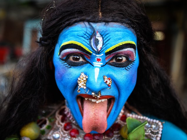 Artista indiano participa de uma procissão religiosa para o festival Ganesh Chaturthi em Nova Délhi  - 24/09/2015