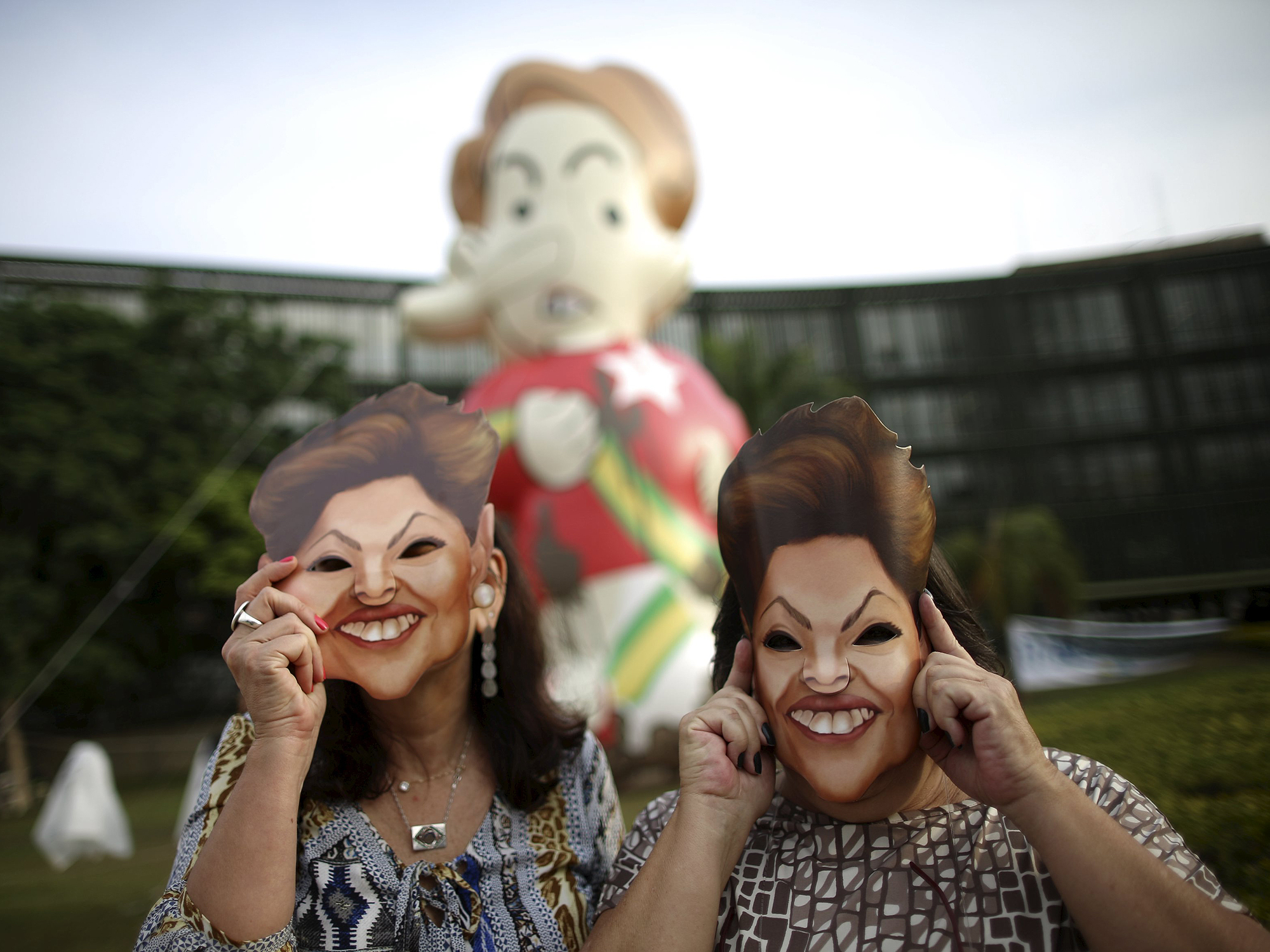 Em Brasília, protesto durante julgamento de contas do governo Dilma