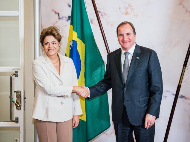 A presidente Dilma Rousseff posa para foto durante cumprimento com o primeiro-ministro da Suécia, Stefan Lofven, em Rosenbad, Estocolmo - 19/10/2015