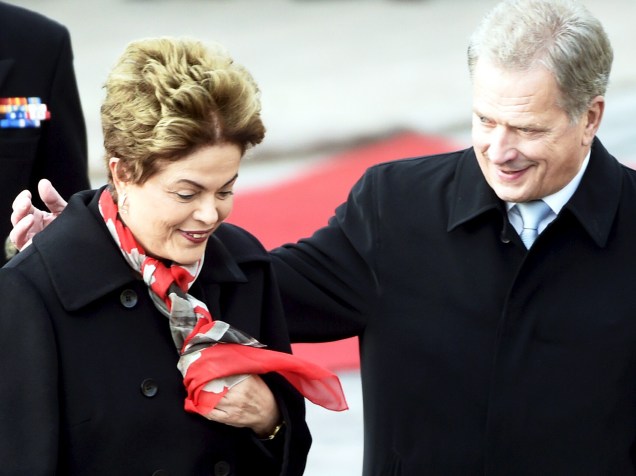 A presidente Dilma Rousseff é recebida pelo presidente da Finlândia, Sauli Niinisto, no Palácio Presidencial em Helsinki - 20/10/2015