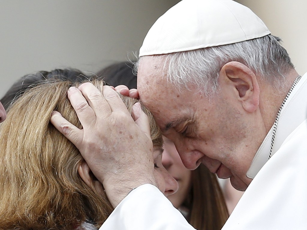 Papa Francisco promete que a Igreja ajudará os refugiados que buscam abrigo na Europa