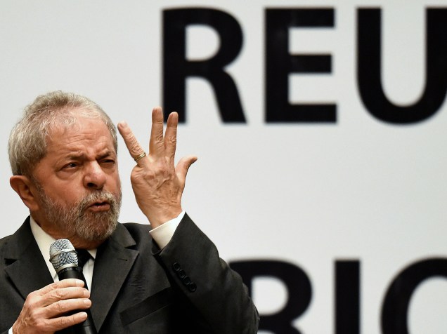 O ex-presidente Luiz Inácio Lula da Silva, fala durante reunião da Direção Nacional do PT, em Brasília (DF) - 29/10/2015