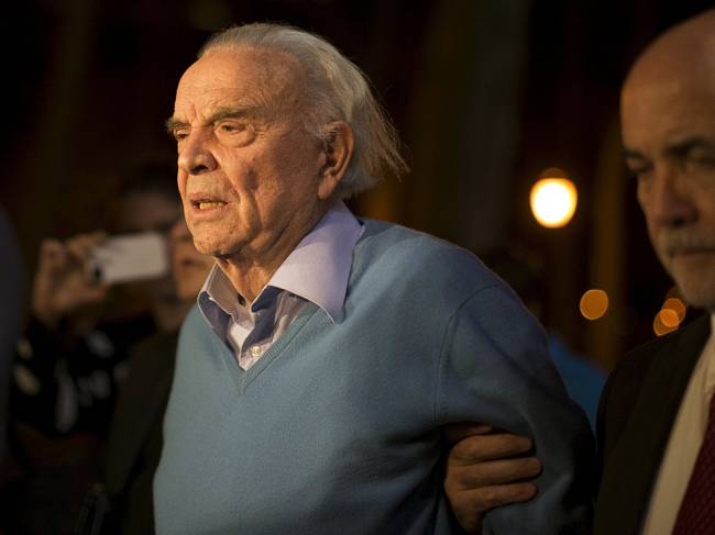 Ex-presidente da CBF, José Maria Marin deixa tribunal federal no Brooklyn, em Nova York, após se declarar inocente das acusações de corrupção no futebol. Marin foi extraditado aos Estados Unidos nesta terça-feira (3) depois de cinco meses preso na Suíça
