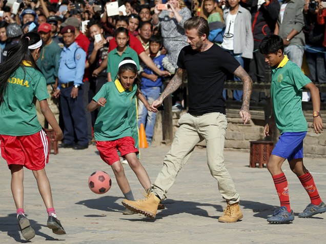 David Beckham durante partida beneficente para arrecadar fundos para o Fundo das Nações Unidas para a Infância (UNICEF) na antiga cidade de Bhaktapur, no Nepal