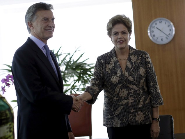 A presidenta Dilma Rousseff recebe o presidente eleito da Argentina, Mauricio Macri, em seu gabinete no Palácio do Planalto, em Brasília (DF), nesta sexta-feira (4)