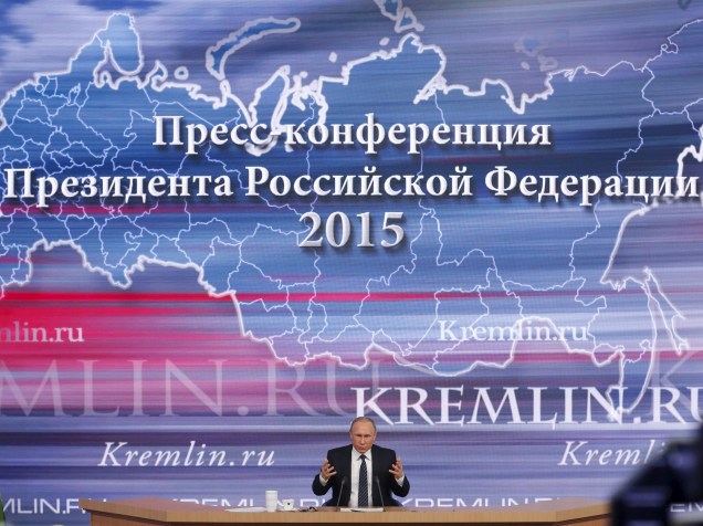 O presidente da Rússia, Vladimir Putin, fala durante coletiva de imprensa anual de fim de ano em Moscou - 17/12/2015