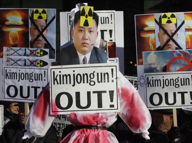 Manifestantes sul-coreanos participam de um protesto anti-Coreia do Norte, em Seul em resposta aos testes nucleares realizados pela ditadura do país vizinho - 07/01/2016