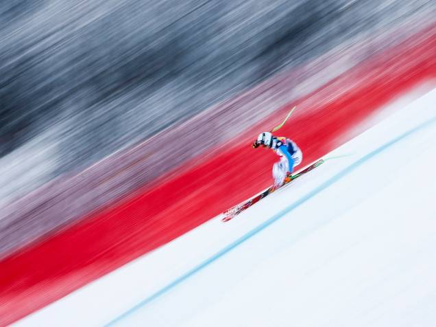 O alemão Andreas Sander participa treinamento de downhill durante a Copa do Mundo de Esqui Alpino em Kitzbühel, na Áustria - 21/01/2016