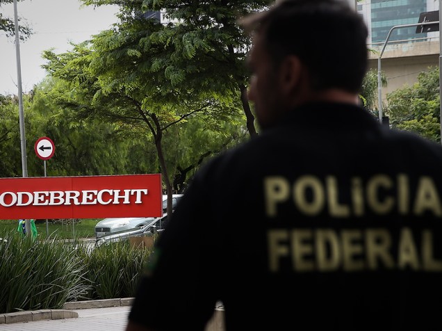 Polícia Federal faz buscas na empreiteira Odebrecht, em São Paulo, durante a 23ª fase da Operação Lava Jato, iniciada na manhã desta segunda-feira (22), intitulada Acarajé. A Lava Jato investiga o esquema de corrupção na Petrobras