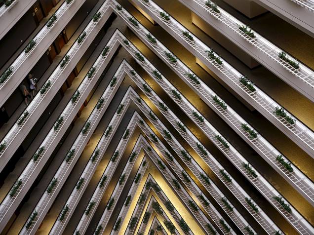 Vista do vão central do hotel Pan Pacific de Singapura