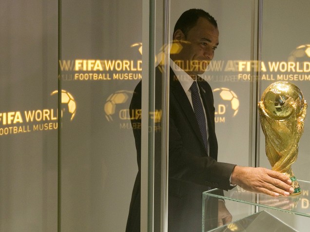 O ex-jogador Cafu participou da cerimônia de abertura do museu da Fifa, em Zurique, nesta quarta-feira (24)