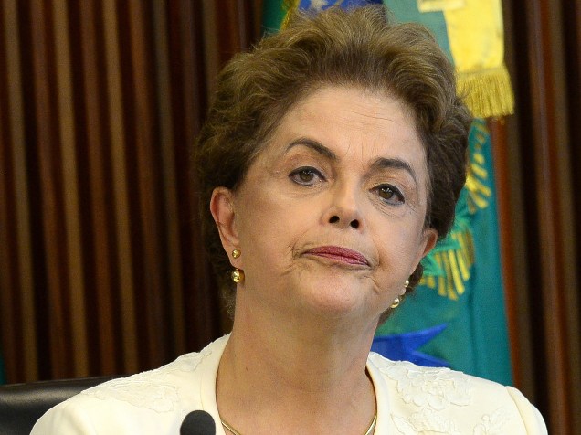 A presidente Dilma Rousseff e os ministros Ricardo Berzoini e Jaques Wagner recebem o Comitê de Articulação Federativa e representantes das Associações Estaduais de Municípios, em Brasília, nesta sexta-feira (04)