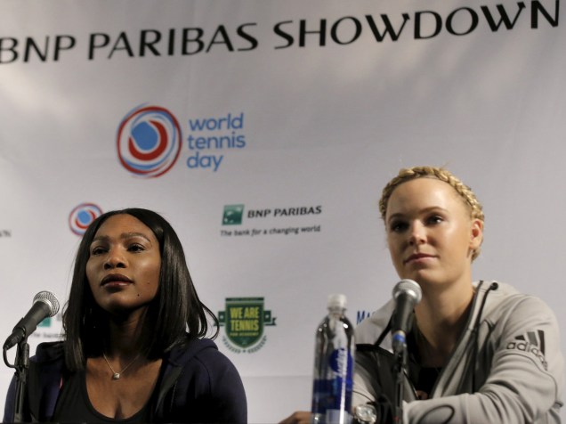 Serena Williams e Caroline Wozniacki falam sobre Maria Sharapova em conferência na cidade de Nova York, na manhã desta terça-feira (8). A tenista russa foi pega no exame anti-dopping essa semana e será suspensa provisoriamente