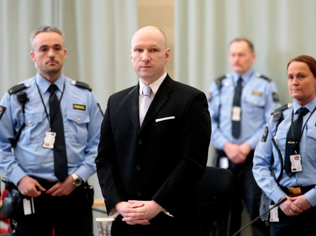 Anders Behring Breivik, o autor do massacre na Noruega de 2011 no qual 77 pessoas morreram é visto no quarto e último dia no tribunal em Skien prisão, Noruega