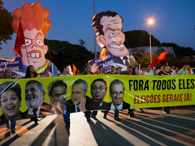 <a href="https://folhapress.folha.com.br/foto/6500532" rel="">Metalúrgicos da GM de São José dos Campos (SP) protestam contra o governo da presidente Dilma e o Congresso, nesta sexta-feira</a>
