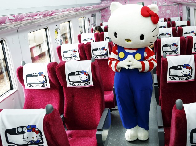   A composição temática do Hello Kitty faz nesta segunda-feira (21) sua viagem inaugural em Taipei, Taiwan, com destino à cidade de Taitung