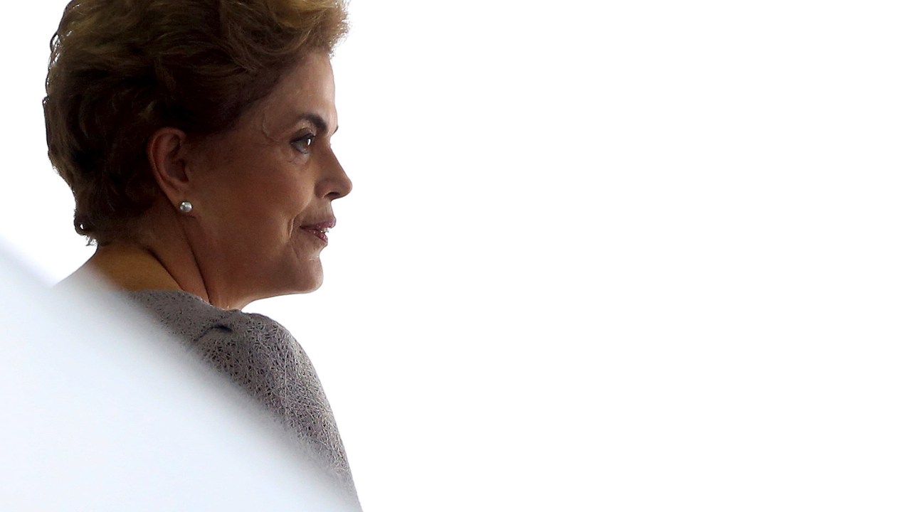 Presidente Dilma Rousseff chega para reunião com juristas no Palácio do Planalto, nesta terça-feira (22)