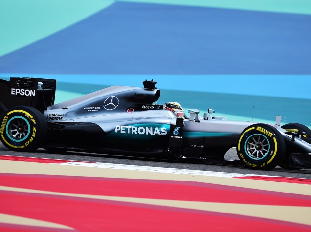 Lewis Hamilton durante o treino livre do GP de Bahrein, segunda etapa da temporada 2016 do Mundial de F1