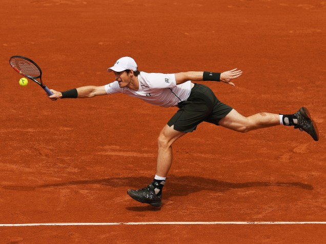 O tenista britânico Andy Murray enfrenta o croata Ivo Karlovic pela terceira rodada do Aberto da França em Roland Garros - 27/05/2016