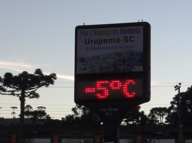Na cidade mais fria do Brasil, Urupema, as temperaturas atingiram a marca dos -5.2°C, segundo dados da Epagri/Ciram. No Morro das Torres, ponto mais alto do município, a sensação térmica chegou a -22°C - 09/06/2016