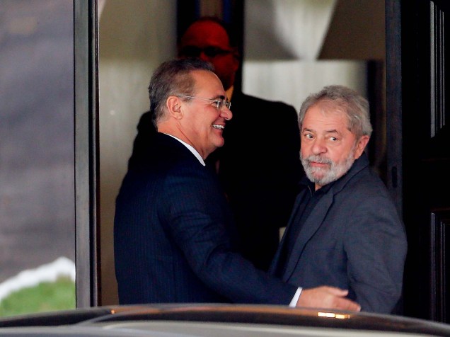 O presidente do senado senador Renan Calheiros (PMDB-AL) recebe o ex-presidente Luiz Inácio Lula da Silva, na residência oficial do Senado Federal, em Brasília (DF) - 26/04/2016