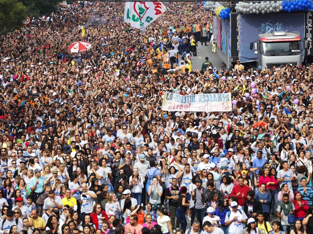 Multidão de fiéis durante a 24ª edição da Marcha para Jesus, que começou na região da estação da Luz e segue até a região do Campo de Marte, na zona norte de São Paulo. Em 2015, a Polícia Militar estimou que 340 mil pessoas participaram do evento - 26/05/2016