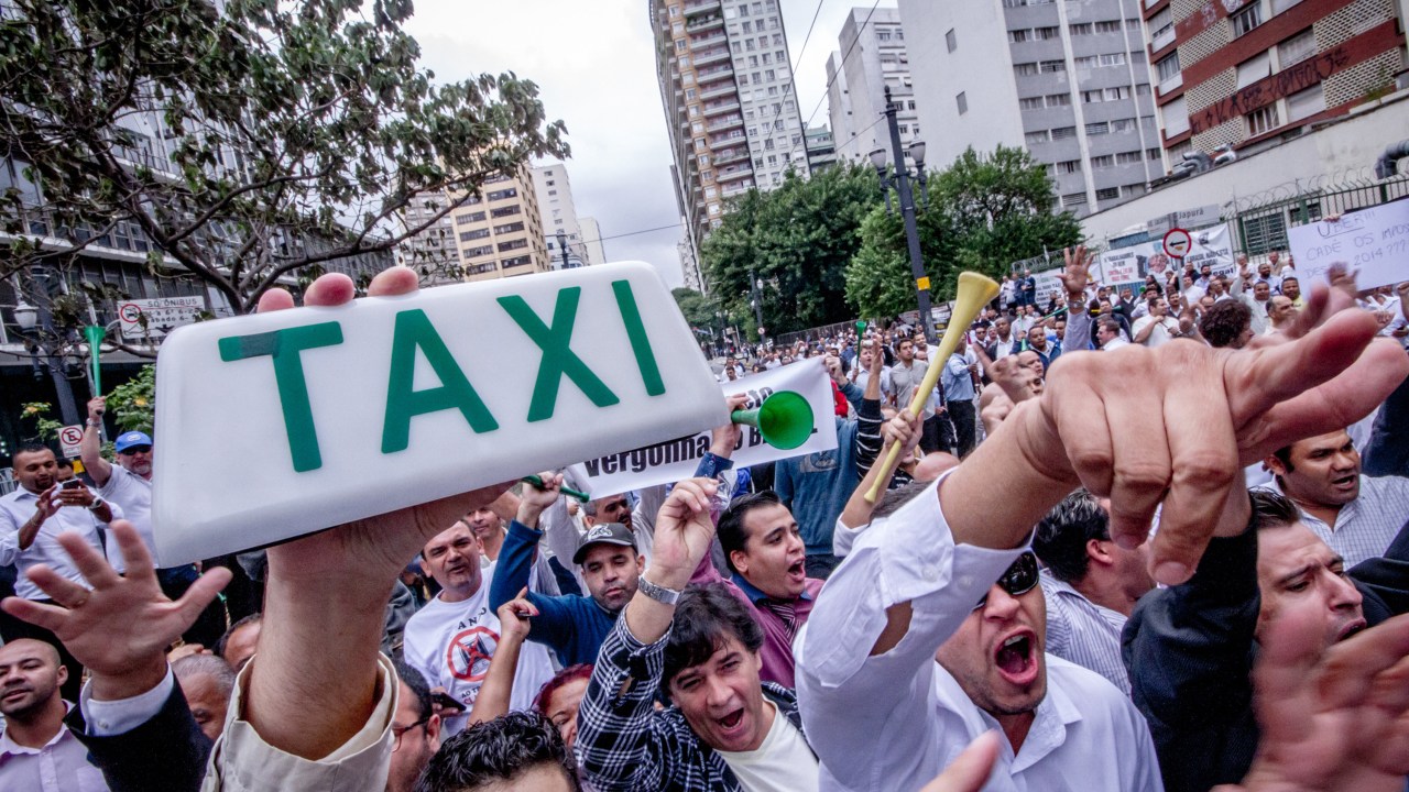 Taxistas protestam contra o Uber em São Paulo