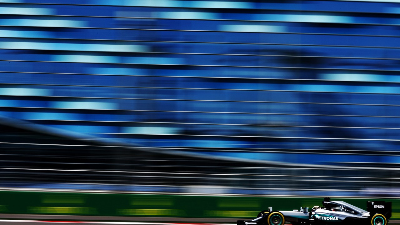 Lewis Hamilton lidera segundo treino livre e termina o dia na frente, no GP da Rússia - 29/04/2016