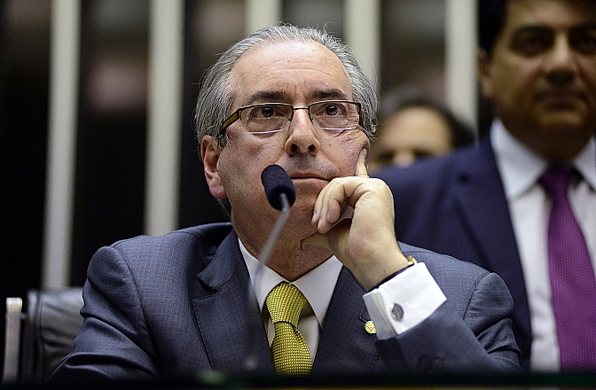 Cunha se manteve impassível durante as manifestações na tribuna a favor e contra sua permanência na presidência da Câmara