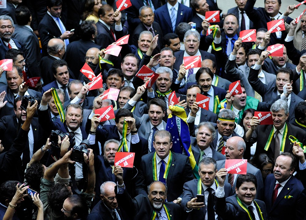 Deputados se manifestam e pedem impeachment da Presidente Dilma Rousseff na Câmara do Deputados