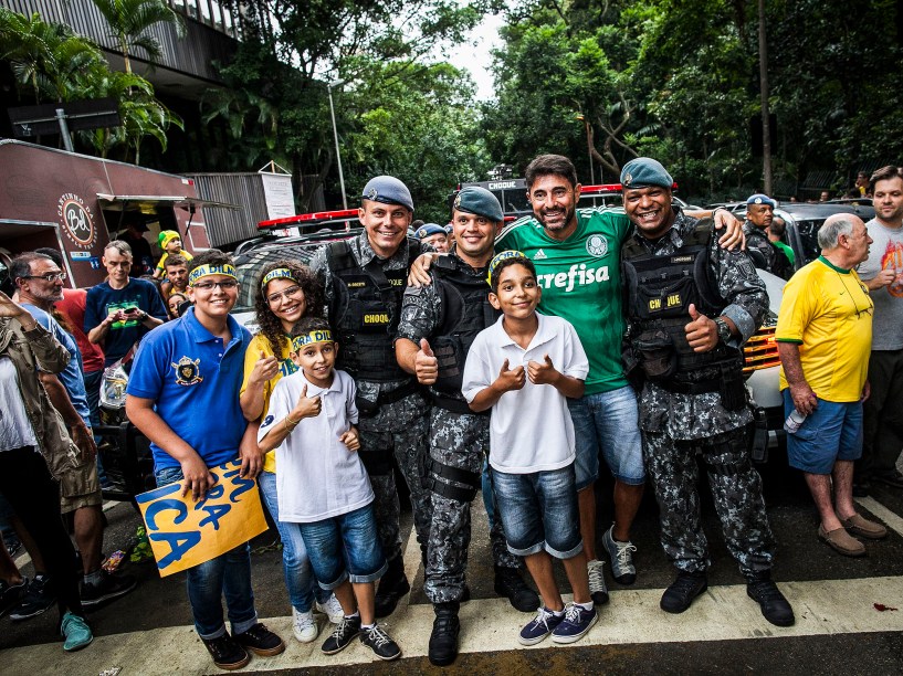 Milhares de pessoas participam da manifestação realizada na Avenida Paulista, em São Paulo, contra o Governo Dilma Rousseff, neste domingo (13), pedindo o impeachment da presidente petista e o fim da corrupção