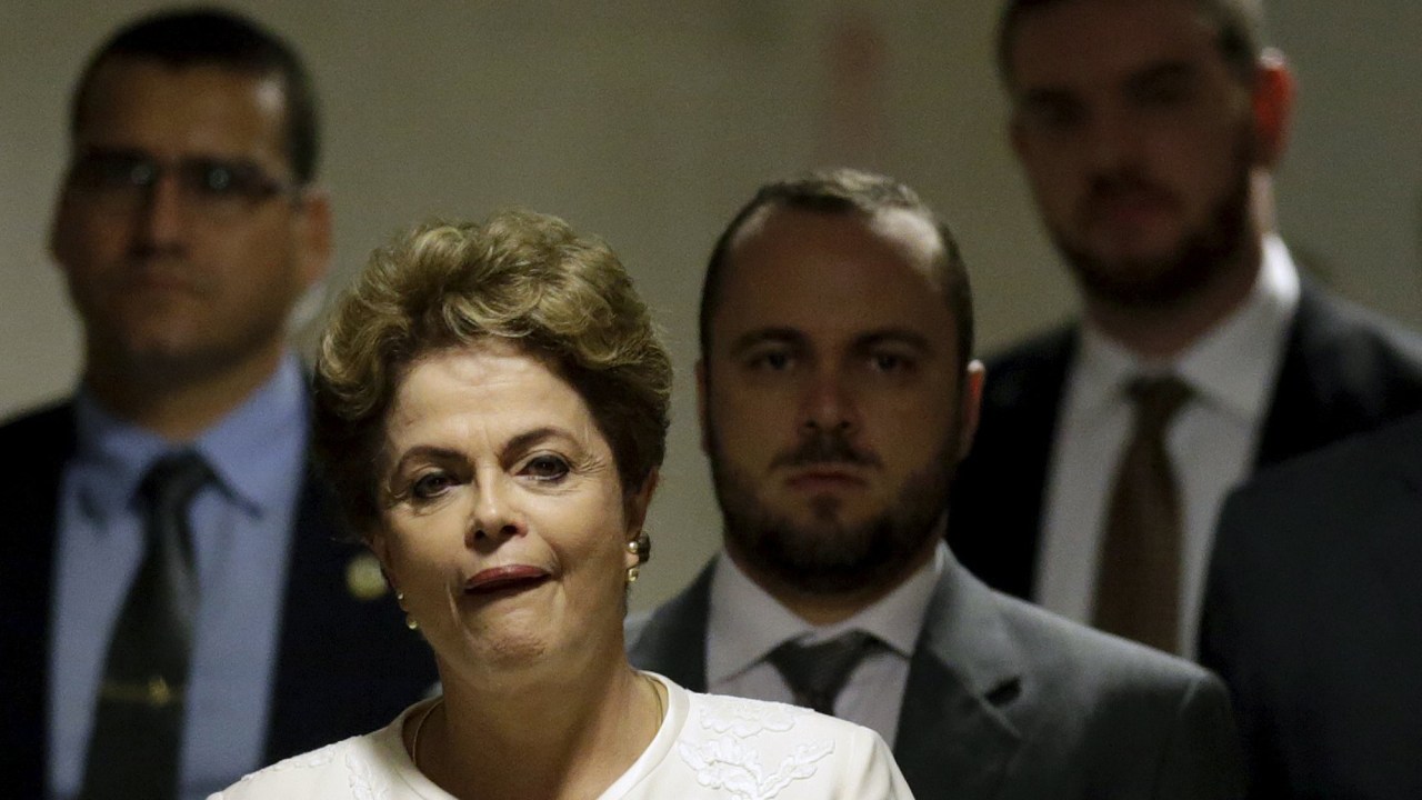 A presidente Dilma Roussef durante coletiva no Palácio do Planalto após o presidente da Camâra, Eduardo Cunha, autorizar a abertura de um processo de impeachment