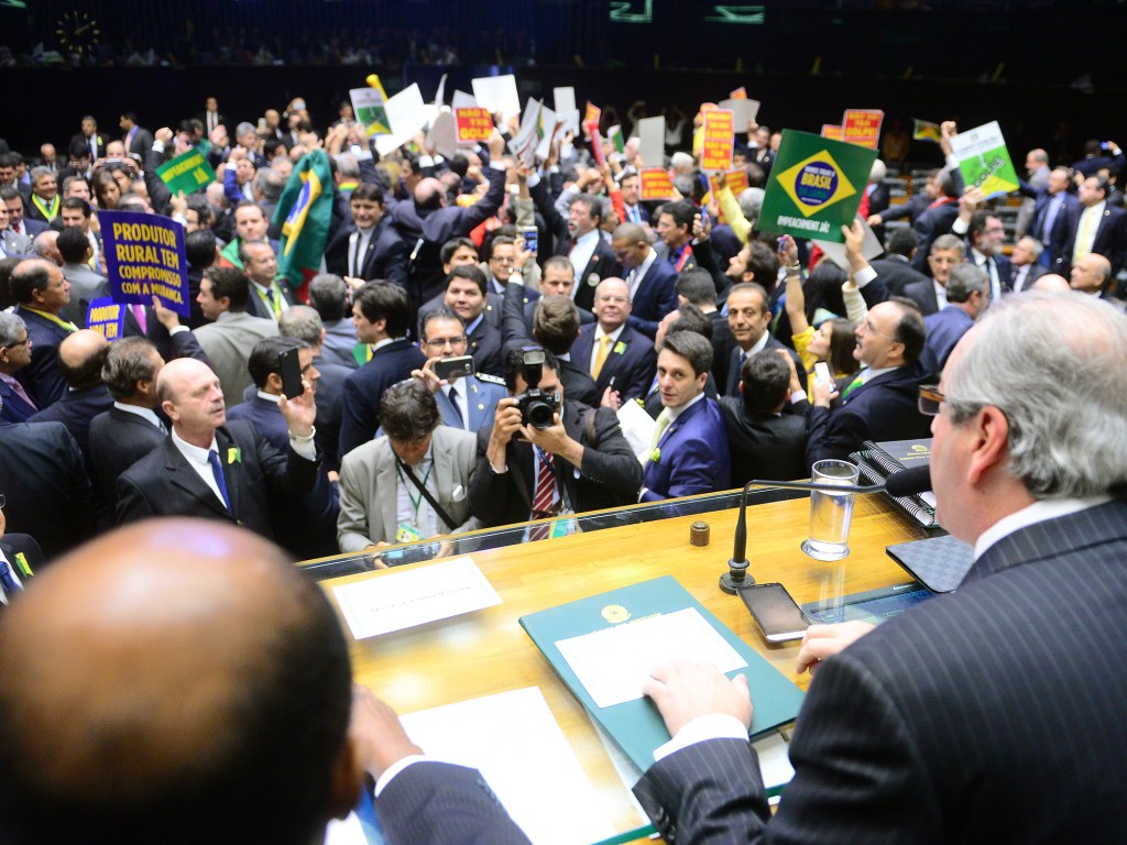 Sessão na Câmara dos Deputados neste domingo, que decidirá a admissibilidade do processo de impeachment da presidente Dilma Rousseff